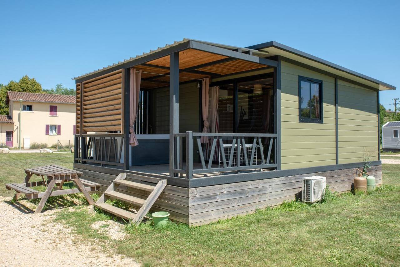 Camping Du Sevron Saint-Etienne-du-Bois  Exteriör bild