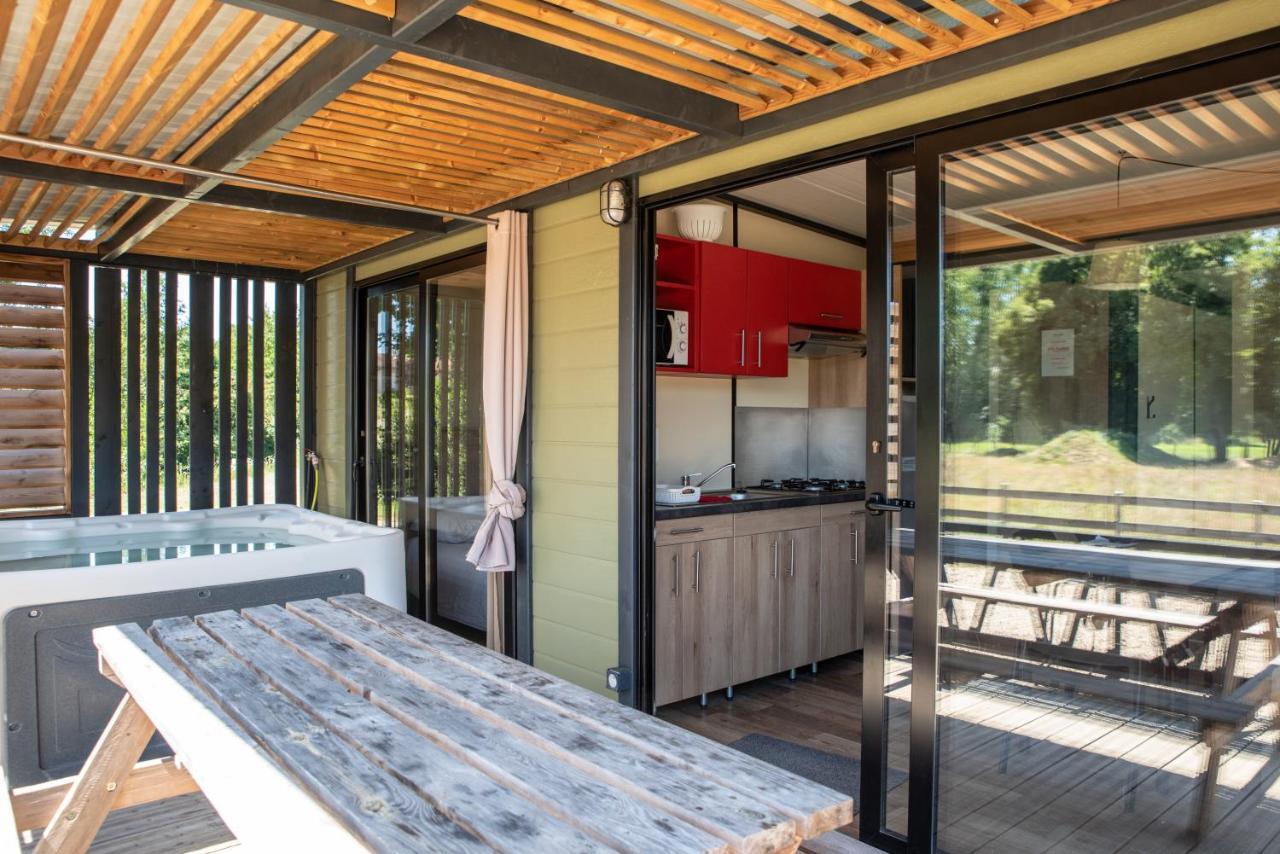 Camping Du Sevron Saint-Etienne-du-Bois  Exteriör bild